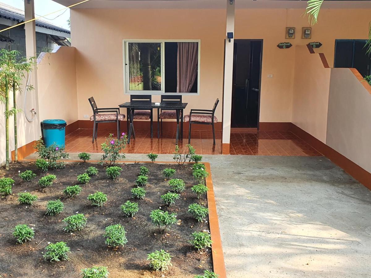 Filou Golf Pool Access 29 67 * Koh Chang