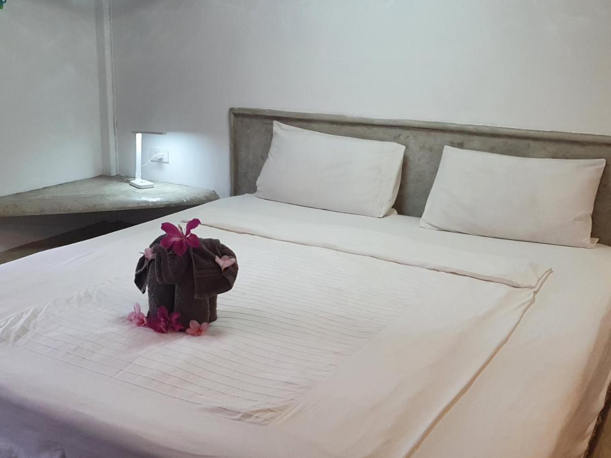 Filou Golf Pool Access 29 67 Koh Chang