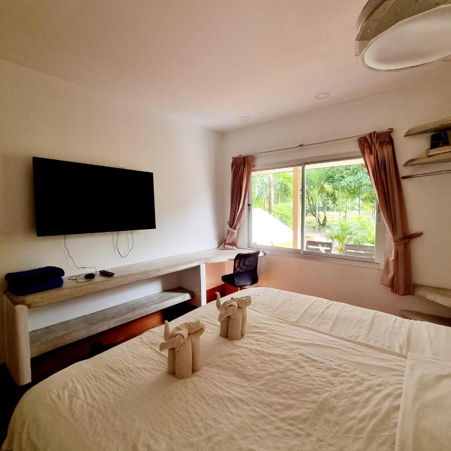 Filou Golf Pool Access 29 67 * Koh Chang
