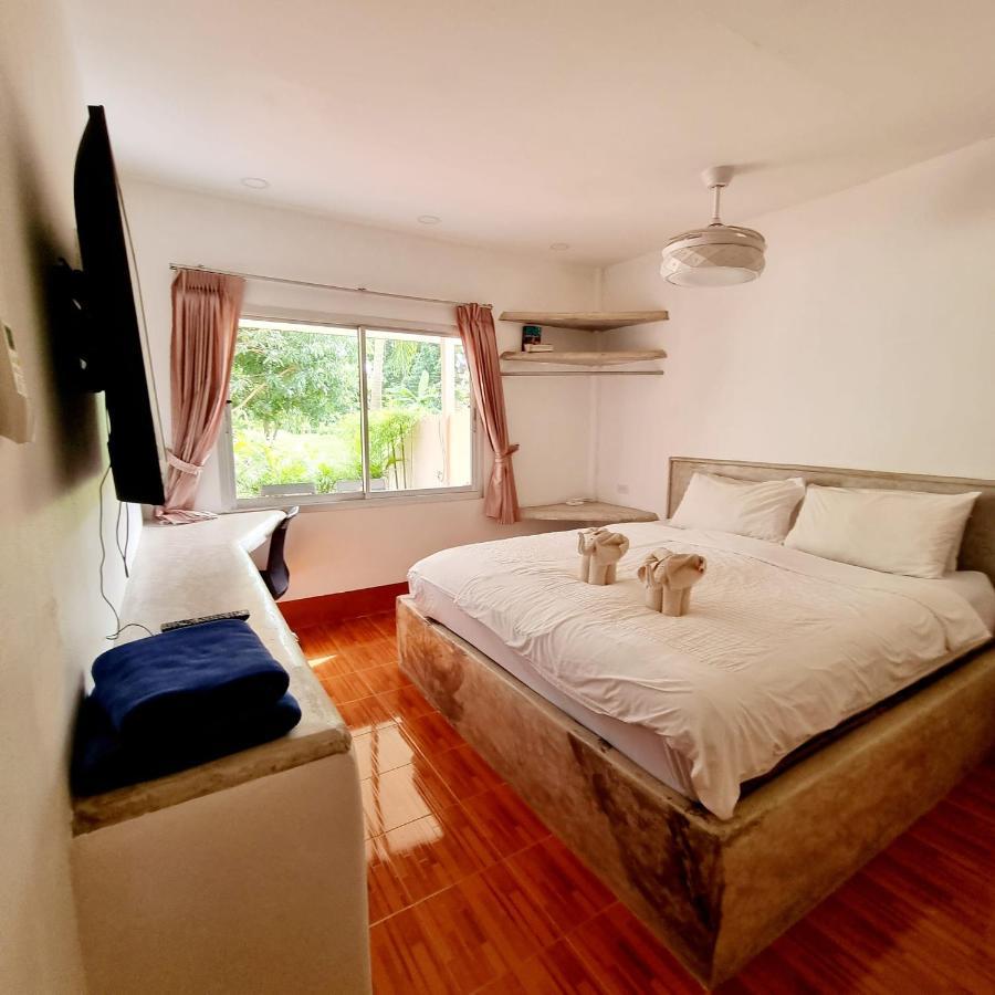 Filou Golf Pool Access 29 67 * Koh Chang