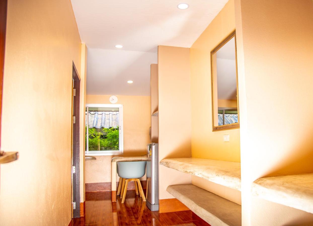 Filou Golf Pool Access 29 67 * Koh Chang