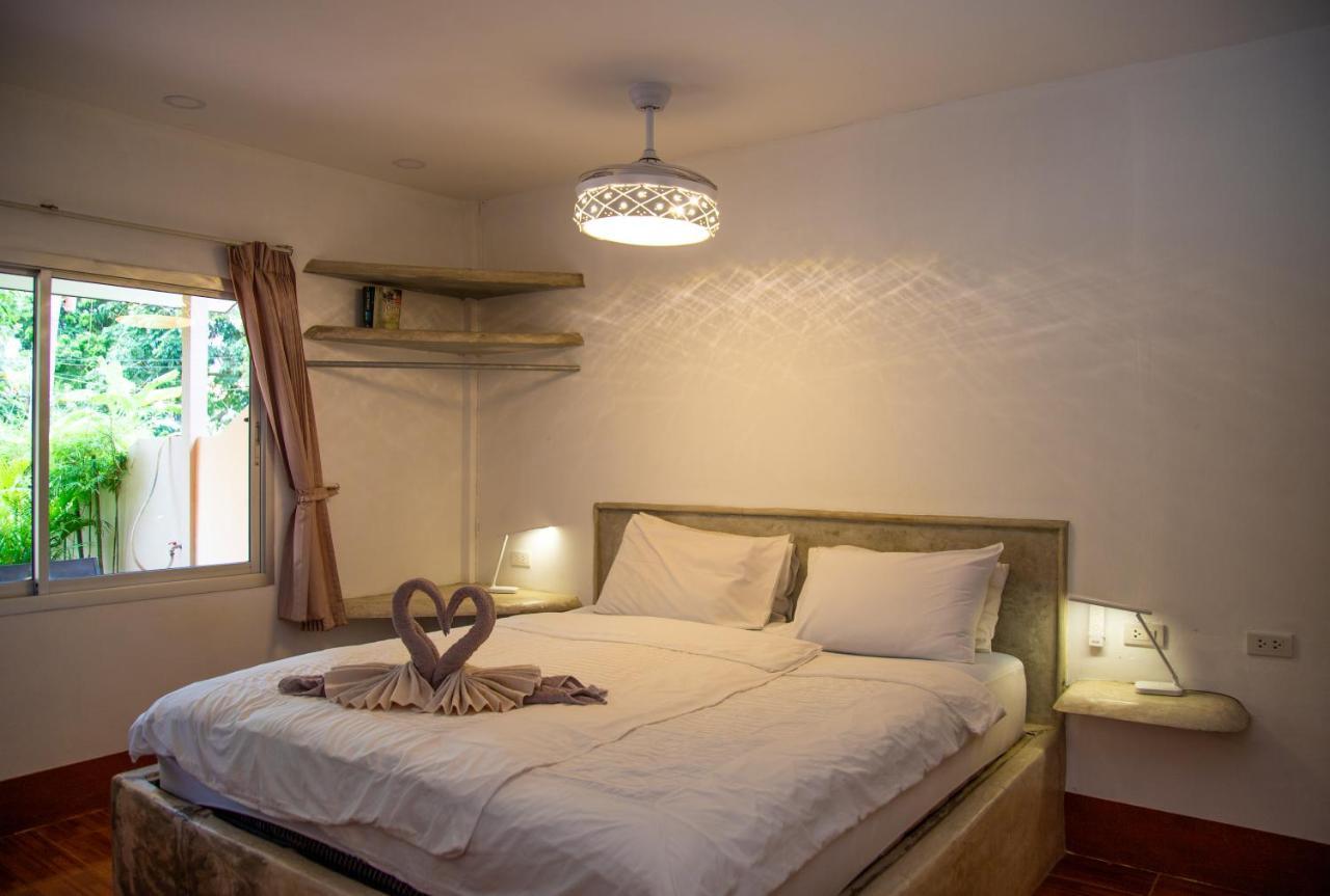 Filou Golf Pool Access 29 67 * Koh Chang